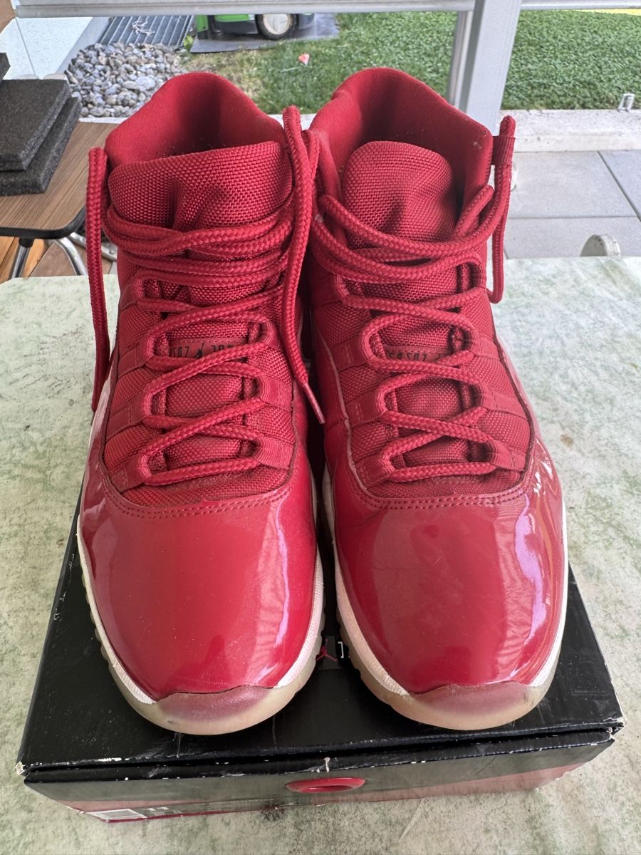 Jordan Scarpe da uomo: Jordan 11 Red Size 45 – Usato da Ballwil venduto da yellowthugger1 1