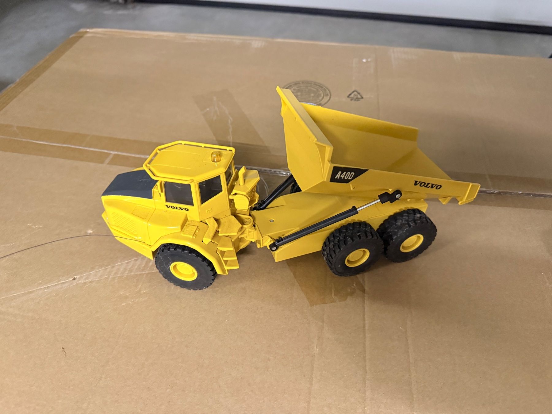 Volvo Camions-bennes: Bruder Volvo Dumper – D'occasion à Richterswil par Radious 3