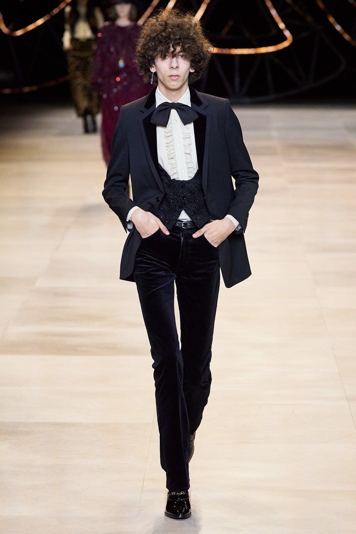 Celine Giacche: Celine Blazer schwarz Wolle mit Samtkragen x Hedi Slimane – Usato da Zürich venduto da dodichnobligmailcom