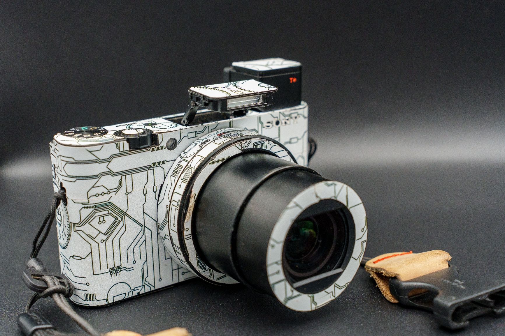 Sony Fotocamera: Sony DSC-RX100 M3 Kompakt kamera – Usato da Scuol venduto da Pisoc2019
