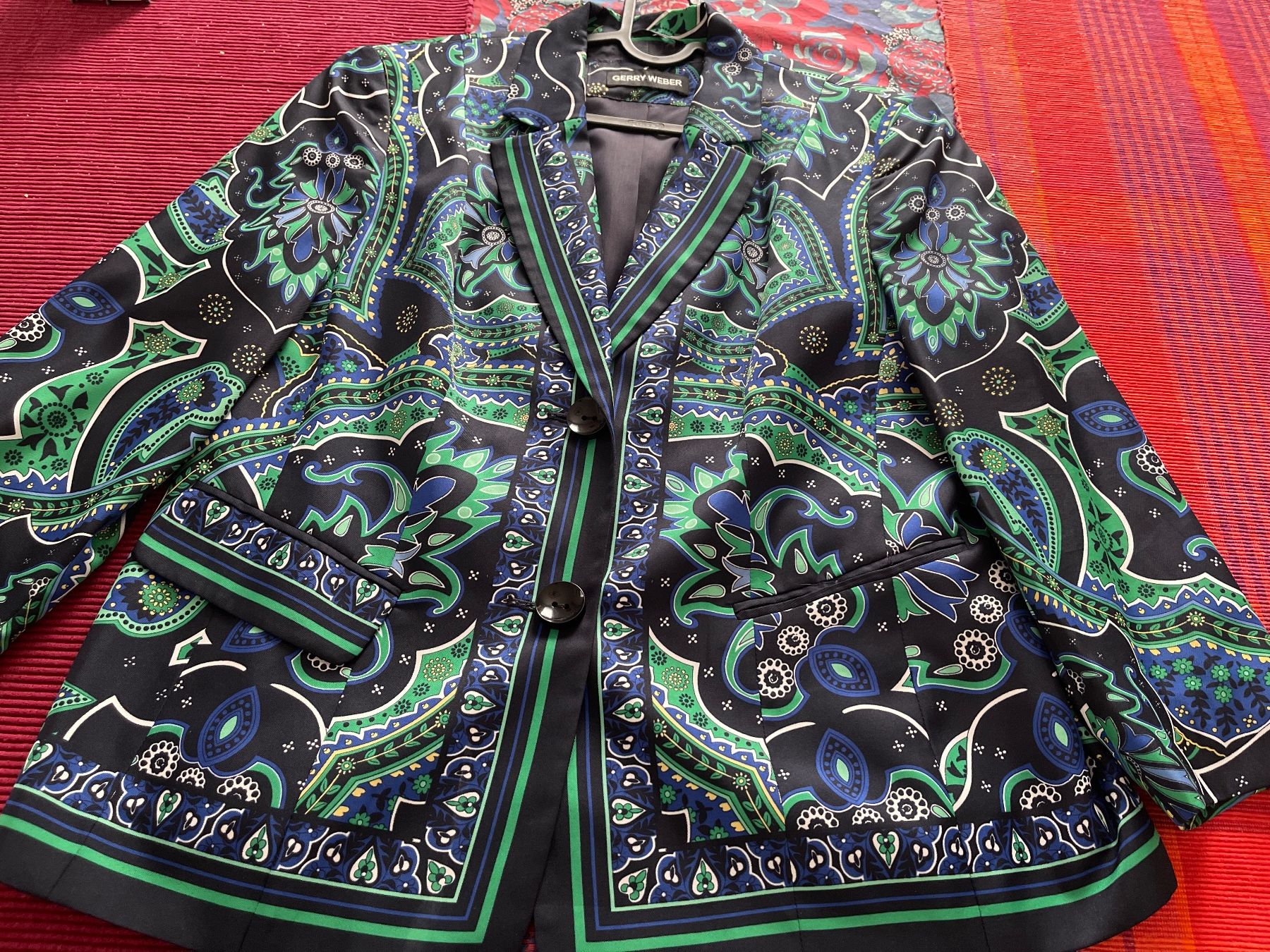 Gerry Weber Giacche: Gerry Weber Blazer, Gr. 38. auffälliges Muster, Top Zustand – Usato da Gutenswil venduto da yneB1943