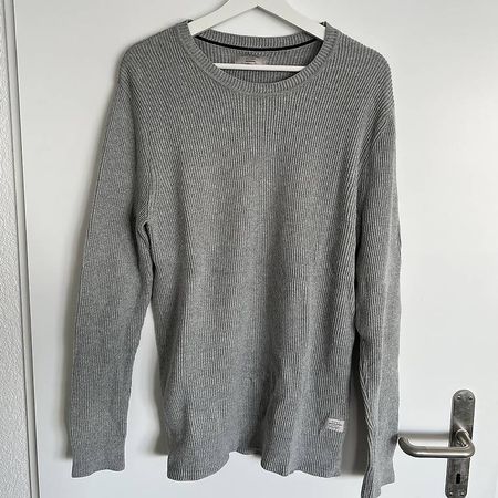 Grauer Pullover von Jack & Jones