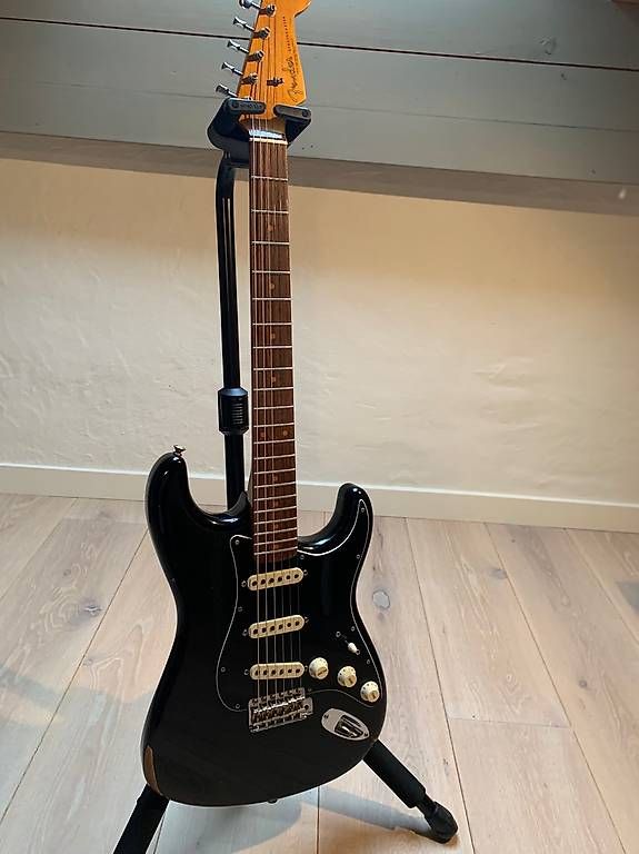 Fender Strumenti musicali: Fender Custom Ltd relic Strat Dual Mag -Like new – Usato da Begnins venduto da yin_2k7m