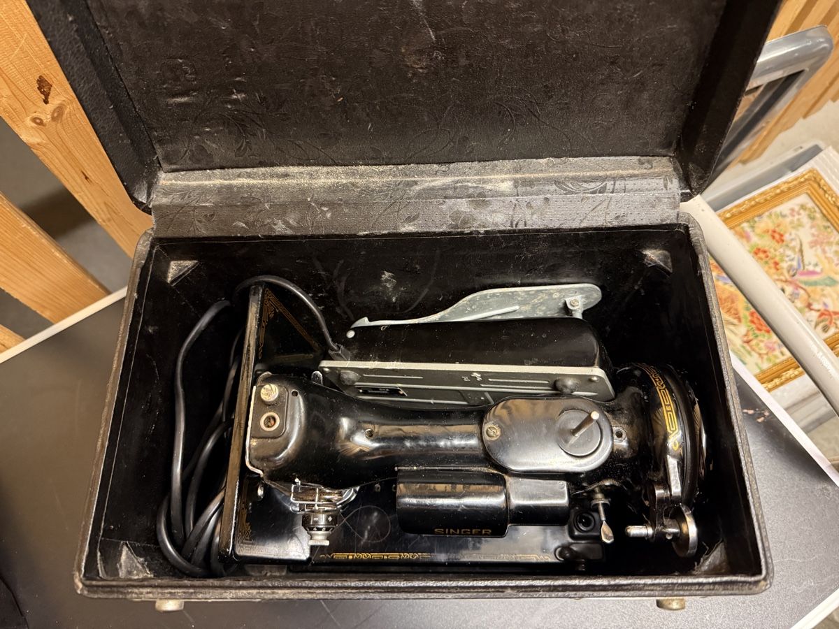 Singer Macchine da cucire: Machine à coudre – Usato da Veytaux venduto da sevmontreux 5