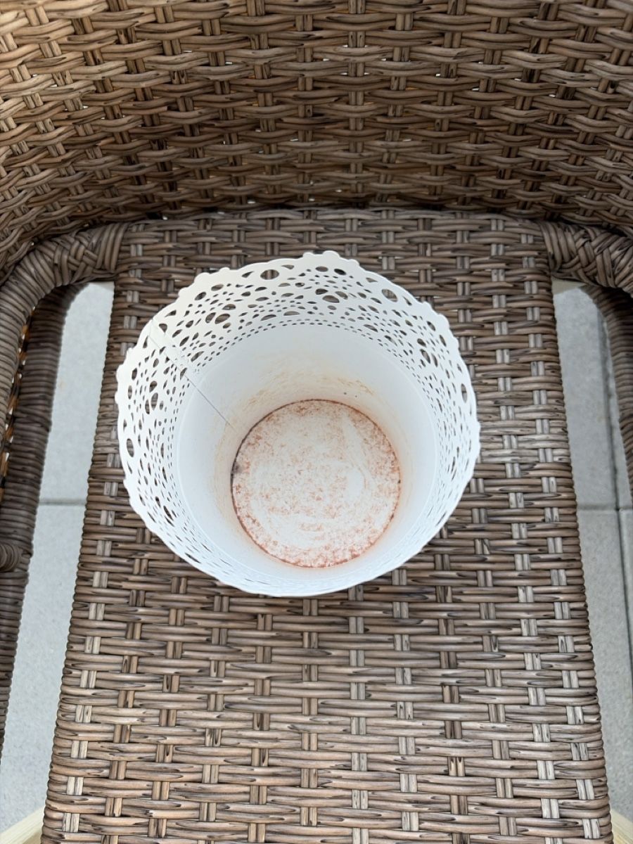 Ikea Vasi per fiori: Blumentopf mit Lochmuster beige Metall Dekoration – Usato da Opfershofen TG venduto da dan_nxk8 1