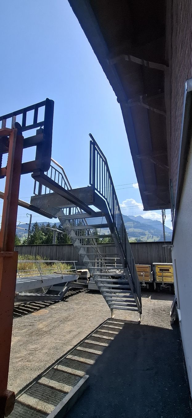 Scale: Treppe mit Podest und Geländer – Usato da Reichenbach i. K. venduto da Wskorpion 4