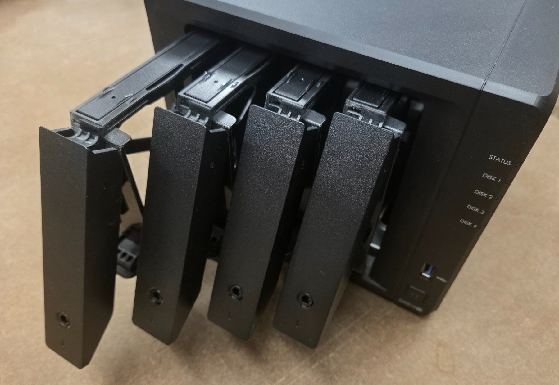 Synology Server: Synology DS918+ NAS mit 8GB RAM – Gebraucht aus Siblingen von Hardwork 3
