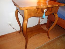 Antiker kleiner Massivholz, Beistelltisch, Echtholzfurnier