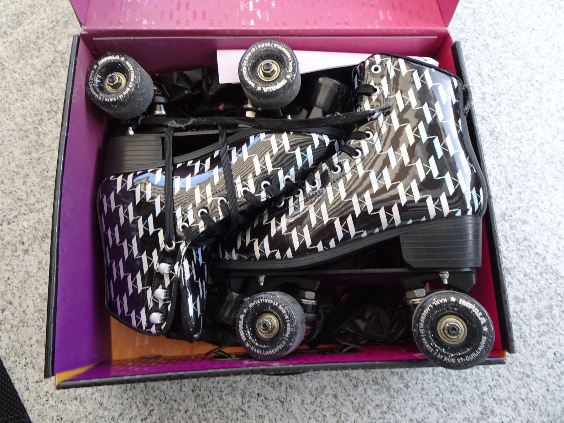 Patins à roul. & inline: Rollschuhe Impala Karl Lagerfeld schwarz Gr 39 Rollerskates – D'occasion à Winterthur par blumeblau77