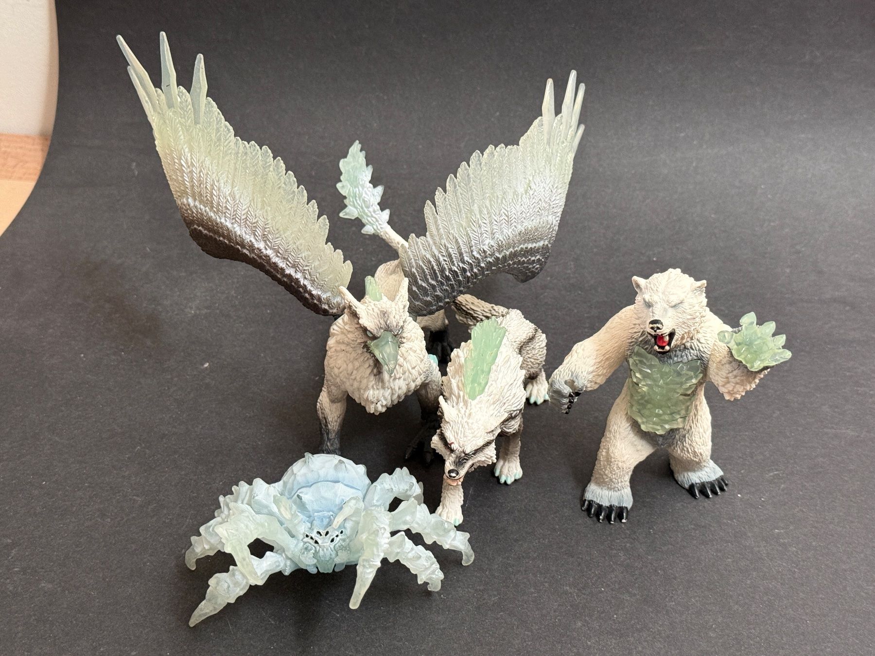 Schleich Figurines: Schleich Eldrador Eiswelt Blizzard Bär Eis Spinne Wolf Greif – D'occasion à Ennetbaden par mapa05