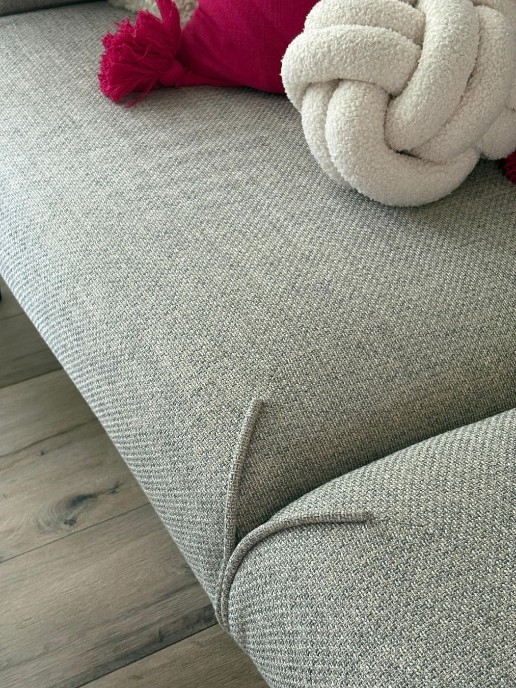 Ikea Sofas: IKEA ÄPPLARYD 4er-Ecksofa mit Récamiere hellgrau – D'occasion à St.Gallen par reLapseOne 1