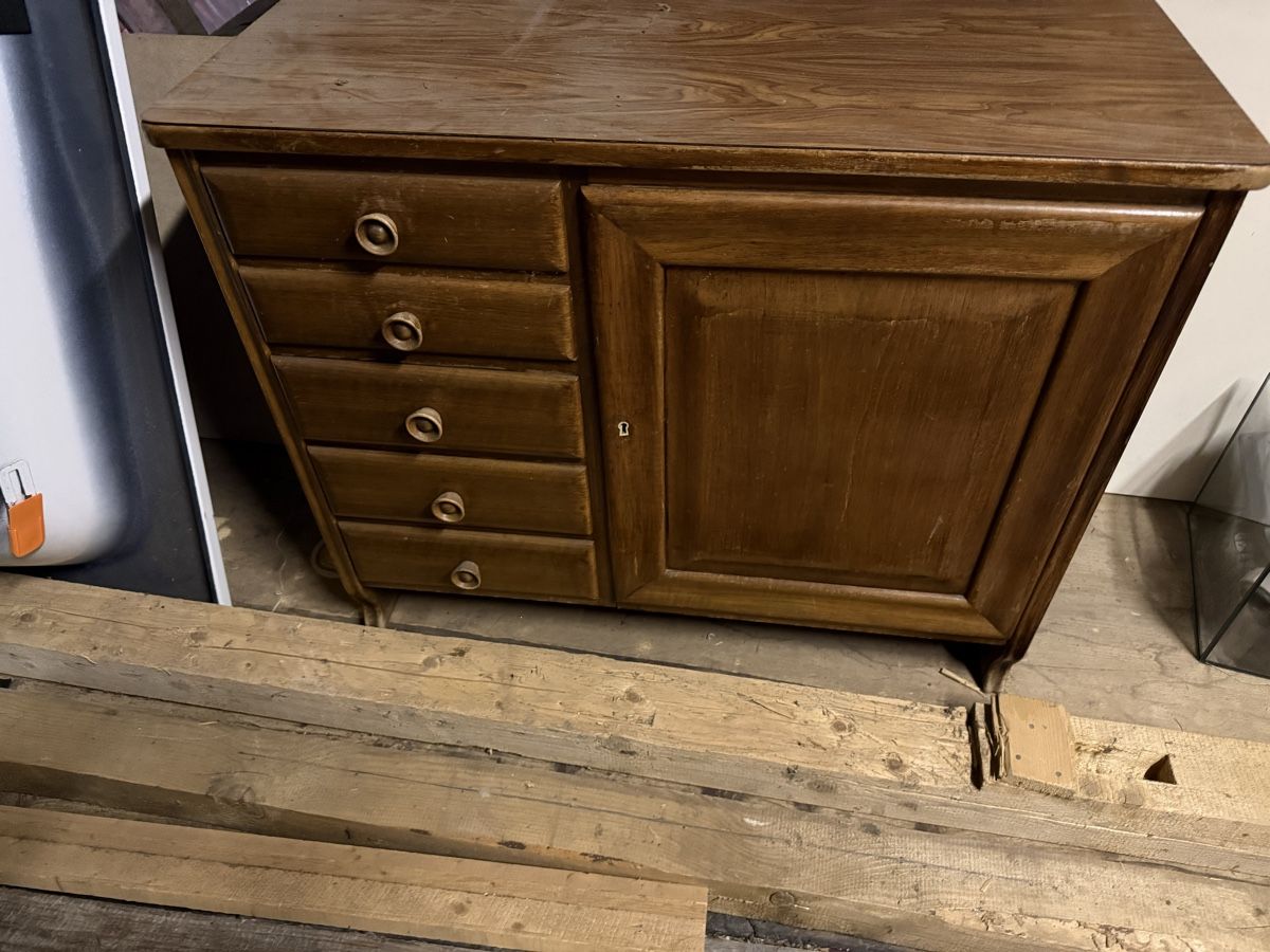 Articoli in legno: Altes Holzkommode – Difettoso da Studen SZ venduto da Rambo1