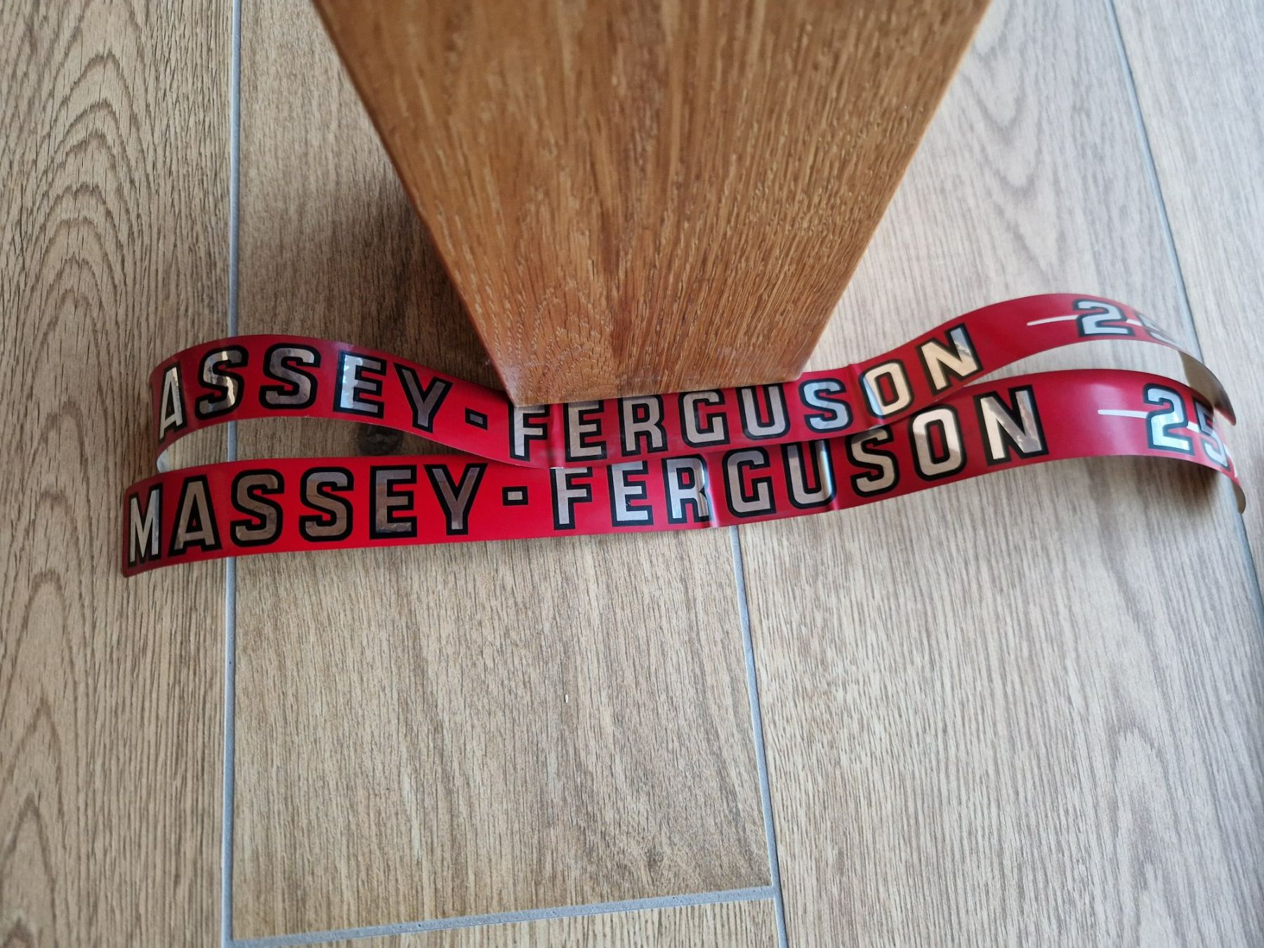 Massey Ferguson Trattori: Original Aufkleber Traktor Massey Ferguson 25 – Usato da Dürnten venduto da Bachtel84