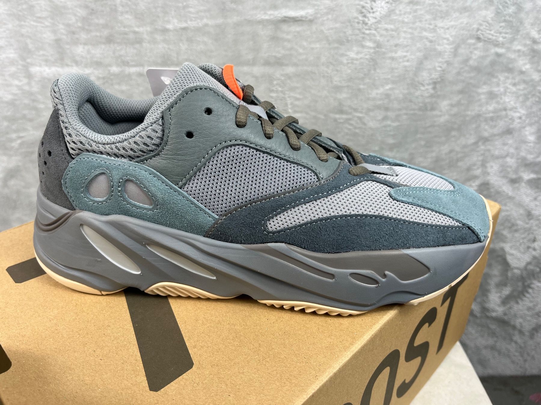 Adidas Scarpe da uomo: adidas Yeezy Boost 700 Teal Blue – Nuovo e nell'imballaggio originale da Niederlenz venduto da dom_r6rz 1