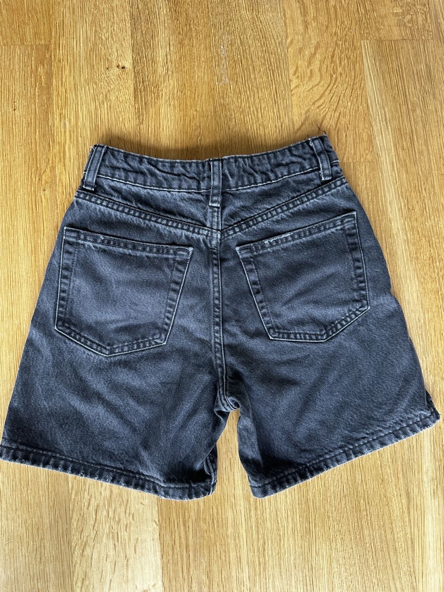 Zara Jeans: Zara Shorts Geösse 32 – Usato da Bern venduto da Tana31 2