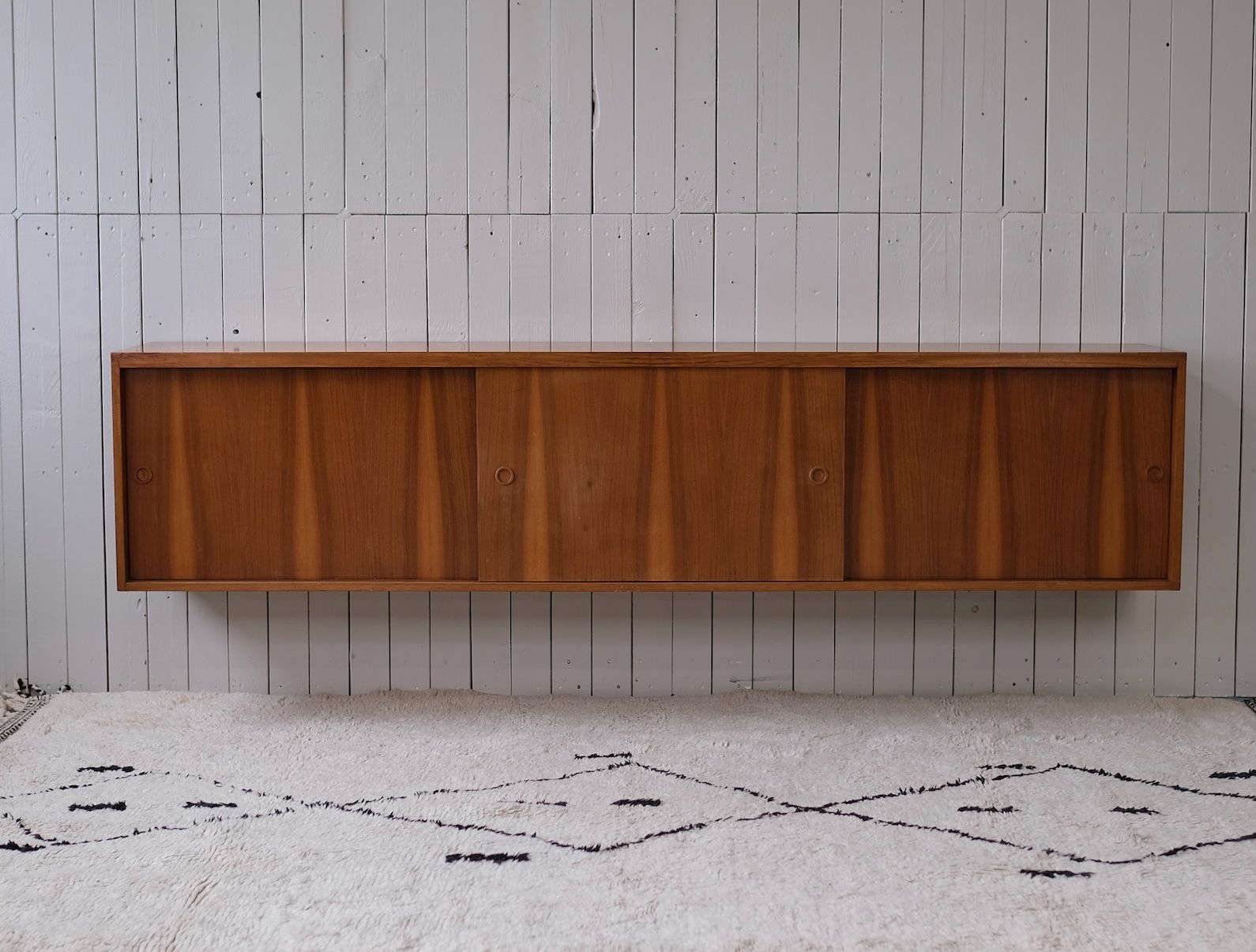 Büffets: Mid Century Sideboard / Wandmontage – Gebraucht aus Bern von Zmodern_VIN 1
