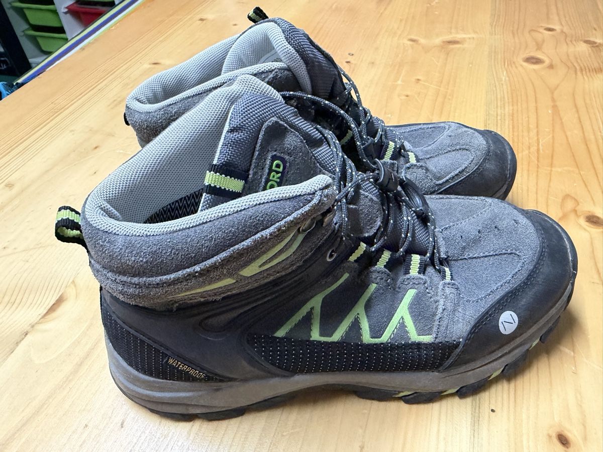 CMP Chaussures hommes: 46 Nord Wanderschuhe, Echtleder, Gr. 39 – D'occasion à Mosnang par Dojajolele