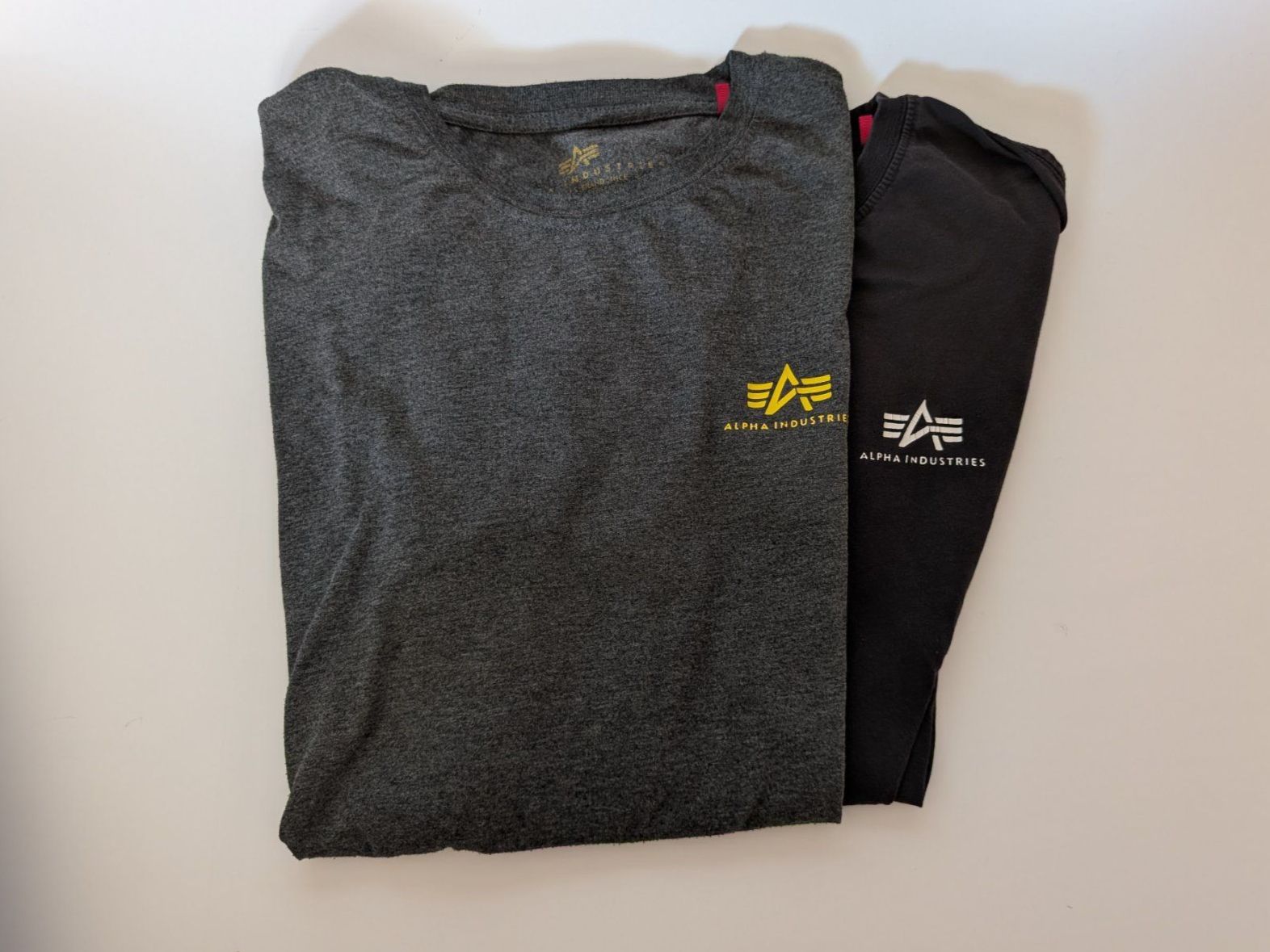 Lotti di vestiti: Set Alpha Industries 2 T-Shirts und 1 Pullover – Usato da Ostermundigen venduto da TradeLab 1