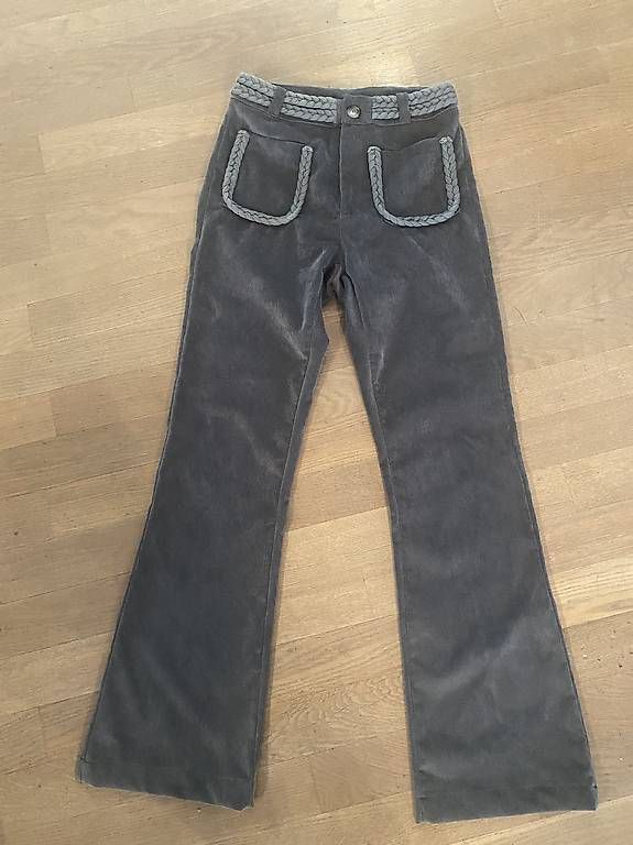Pantaloni: Avec Studio Cord-Schlaghose Grau mit Flechtdetails  Gr. S – Usato da Aadorf venduto da cel_z695