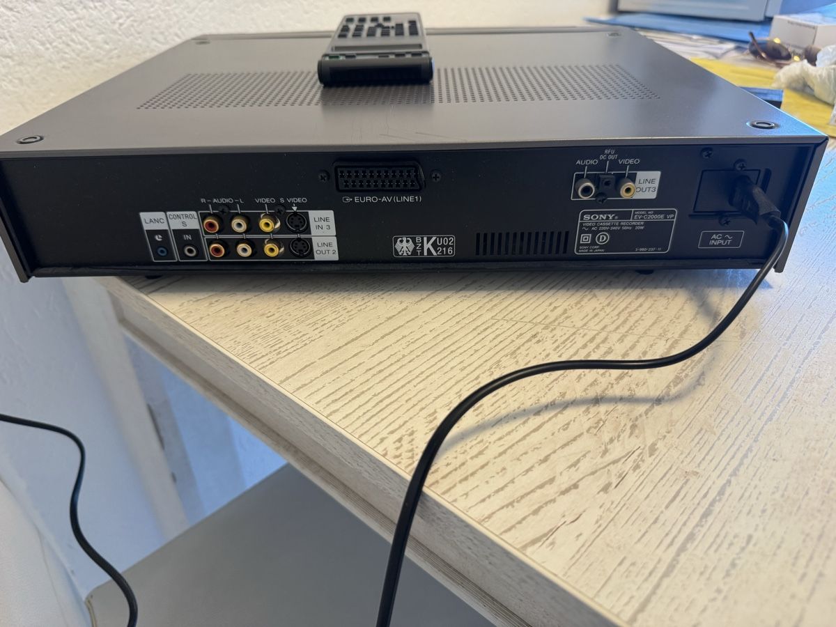 Sony Aufnahmegeräte: Sony EV-C2000E High-End Hi8 Videorecorder – Gebraucht aus Zunzgen von milesdavis76 6