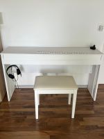 Digitalpiano mit Klavierbank