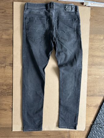 Diesel Tepphar Slim-Carrot Jeans, Gr. W31 L30, Top!