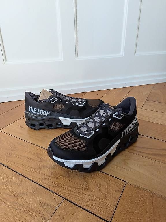 On Herrenschuhe: On x Pleasures x The Loop Cloudmonster Hyper Gr. 43 – Neu und originalverpackt aus Basel von tintintelefon 1