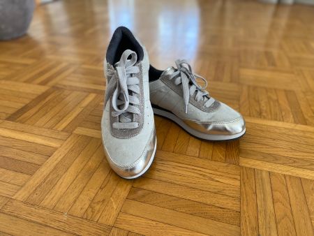 Grau silbrige Sneaker - Top Zustand!