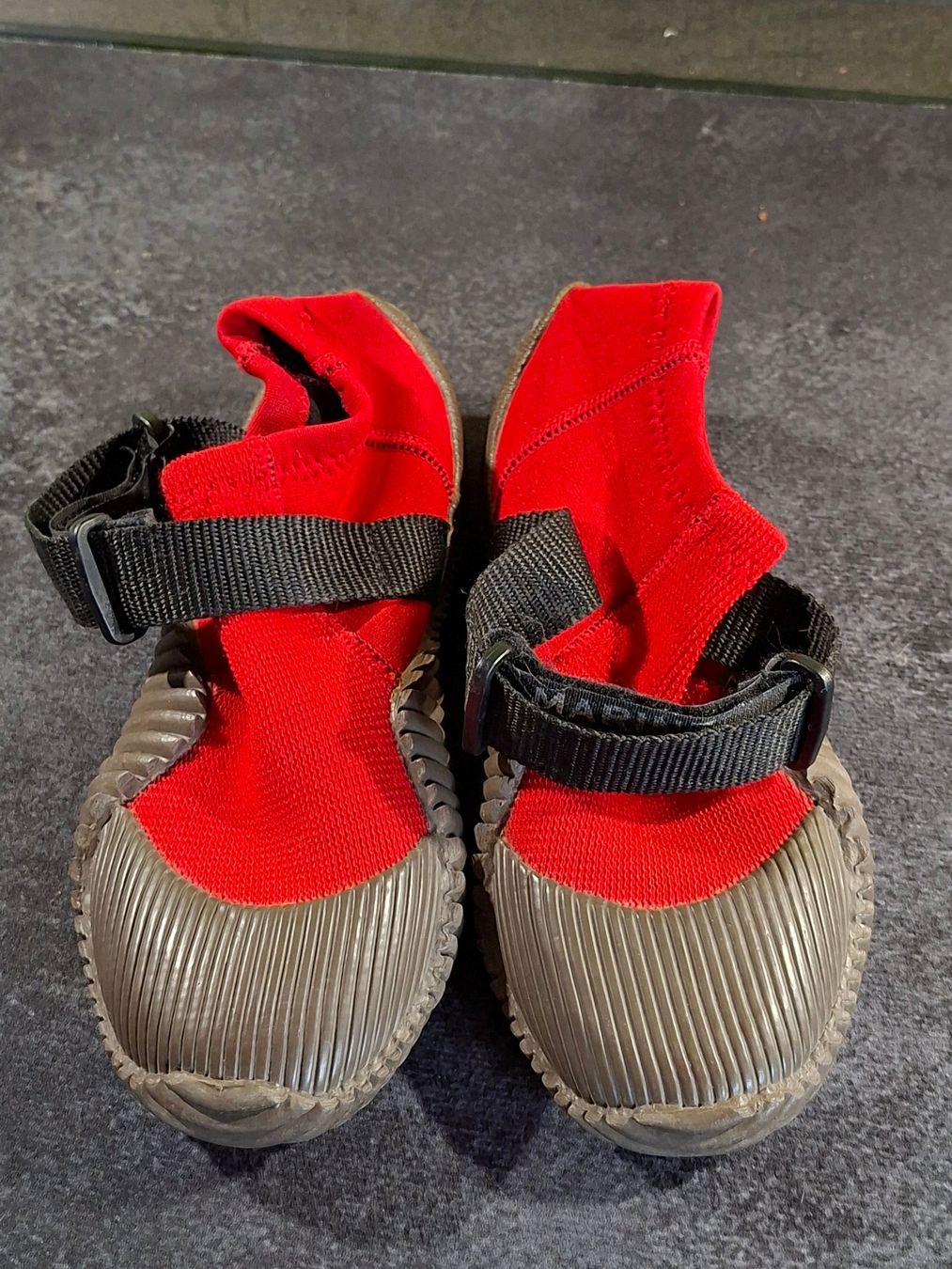 Scarpe da uomo: Aqua Bade-/Segelschuhe – Usato da Jegenstorf venduto da ladoga66