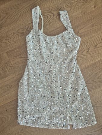 Glitzerndes Minikleid, Grösse 36, perfekt für den Sommer!