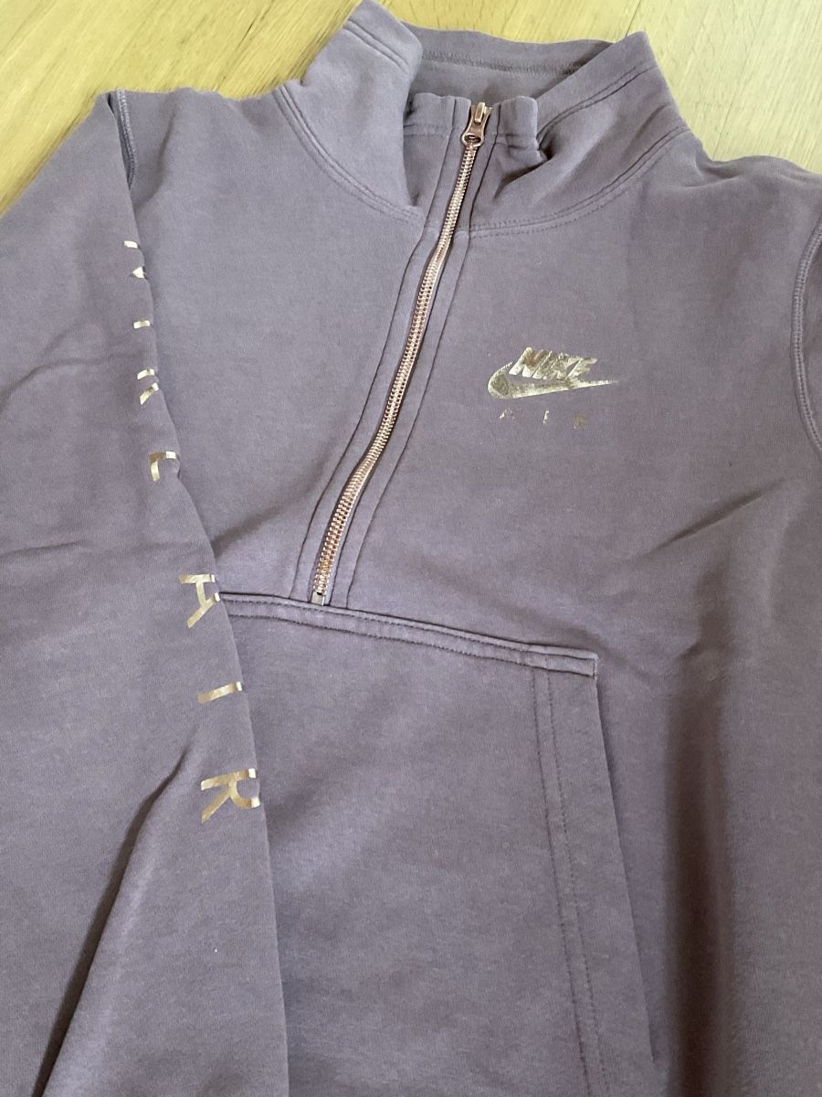 Nike Pullover & Sweatshirts: Nike Sweater mit rosé Applikationen Gr.S – Gebraucht aus Frick von skiblitz 1