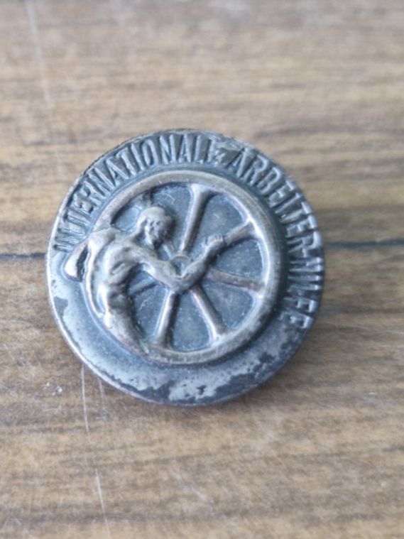 Placchette & Badge: Abzeichen Internationale Arbeitshilfe – Usato da Mörschwil venduto da aik_x8mc