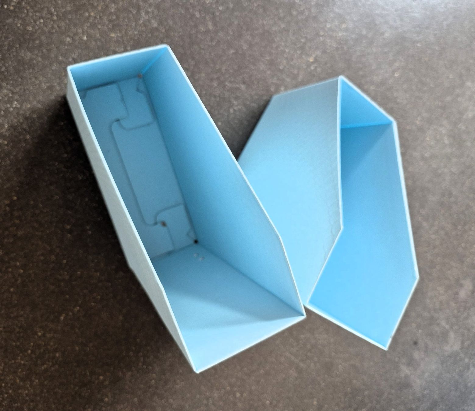 Ikea Recipients et similaires: Zeitschriftensammler hellblau – Neuf (Voir description) à St. Gallen par Amelie_73 2