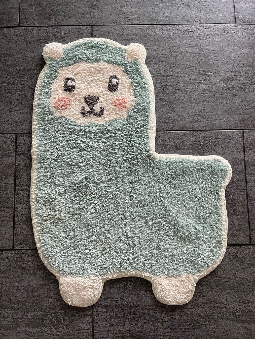 Tapis: Tapis déco chambre bébé lama – D'occasion à Estavayer-le-Lac par stelina13