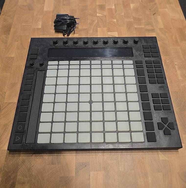 Ableton Strumenti musicali: Ableton Push 1 inkl. Netzteil  Oberfläche klebrig – Usato da Arlesheim venduto da Micumue 3