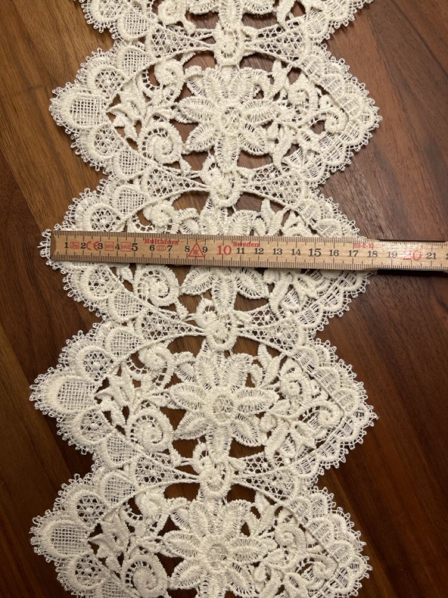 Tessuti: Vintage Spitze, elfenbeinfarben, 110 cm lang – Usato da Adliswil venduto da JadrankaR 2