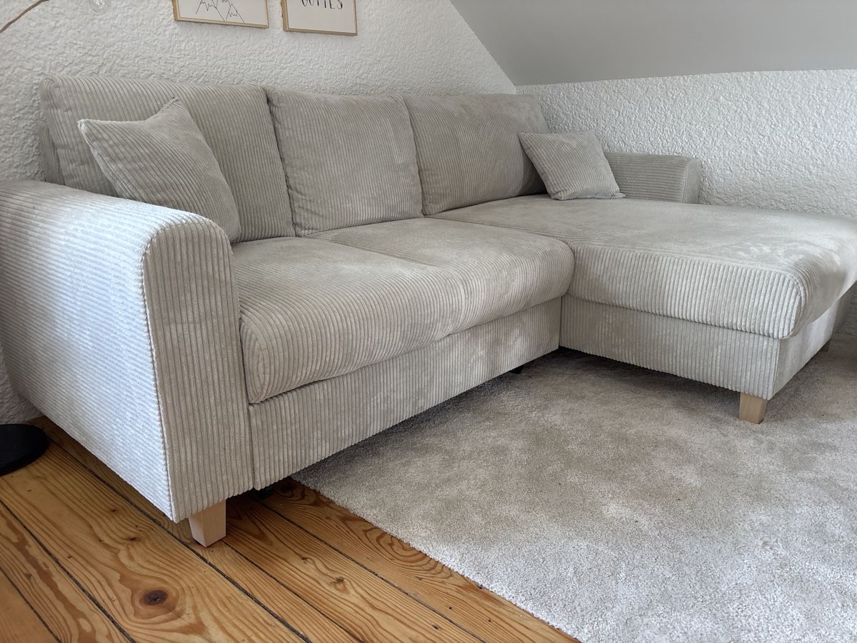 Divani: Gemütliches Ecksofa mit Schlaffunktion – Usato da Aarburg venduto da lah_f2sw
