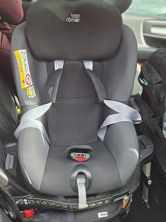 Britax Römer Auto-Kindersitze: Britax Kindersitz dualfix m i-size – Gebraucht aus Thun von Zmurmi 3