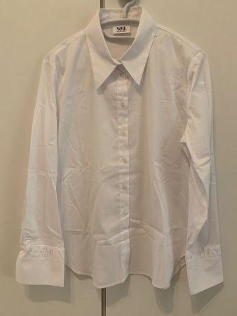 Neue Bluse JustWhite
