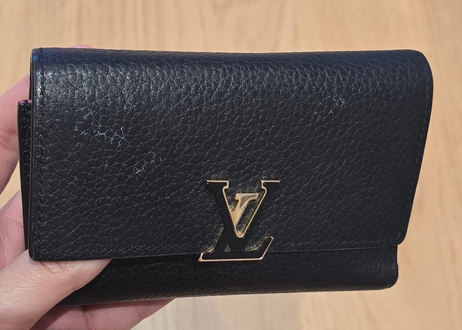 Louis Vuitton Portamonete: Louis Vuitton Capucines Portemonnaie – Usato da Boll venduto da BernerIn_89 4