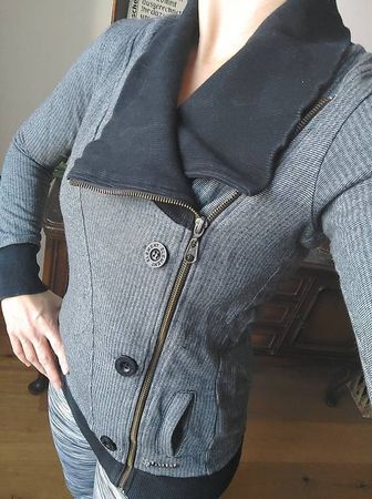 Origineller Pullover mit coolen Details in schwarz-grau