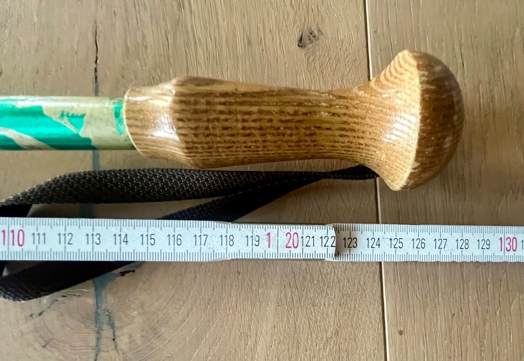Leki Bastoncini da trekking: Leki Wanderstock mit Holzgriff – Usato da Aesch BL venduto da Sam-3 2