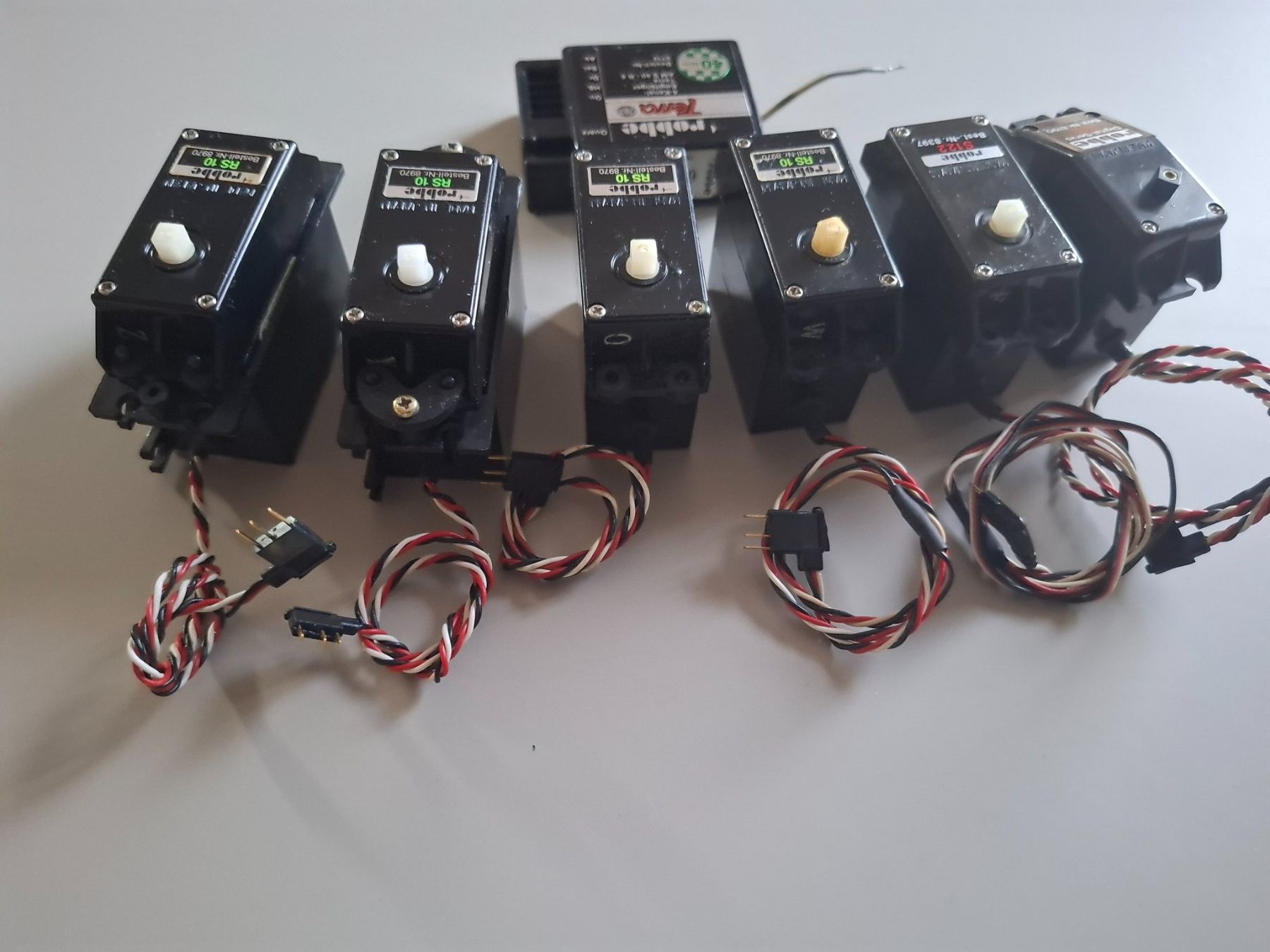 Robbe RC Modellbau: 6x robbe Servo Stellmotor mit Empfänger 40 MHz – Gebraucht aus Chabrey von fluvius 4