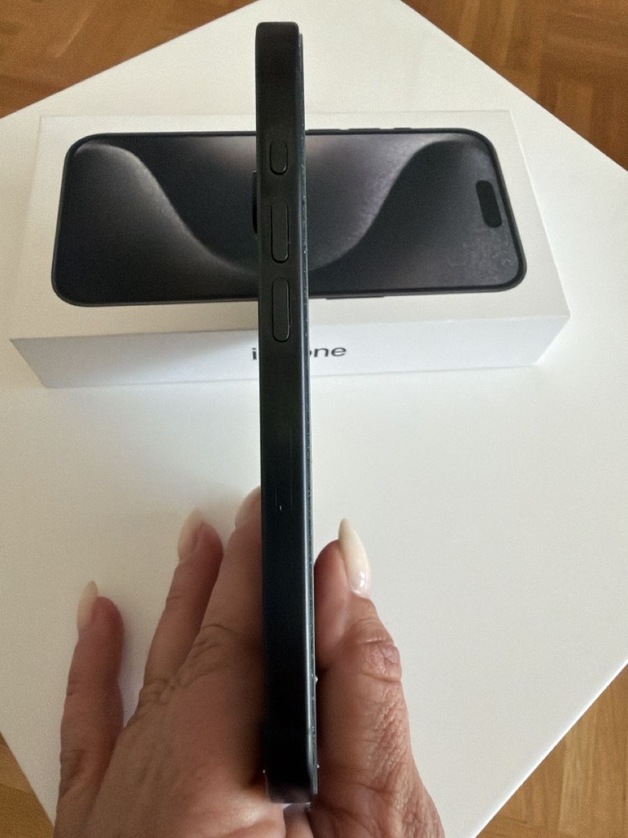 Apple Telefoni cellulari / Smartphones: iPhone 15 pro black 128GB – Usato da Fribourg venduto da Ginie1 3
