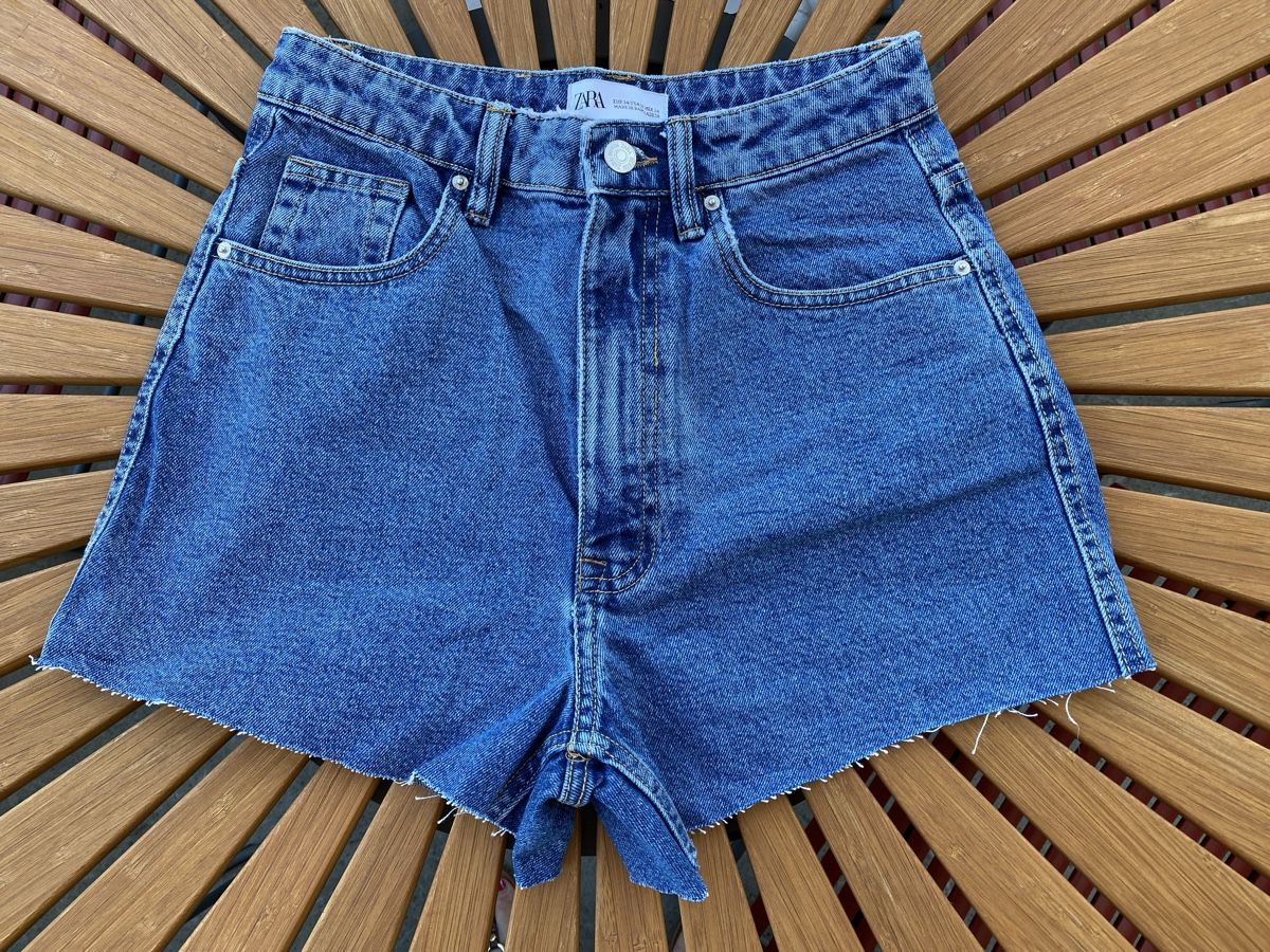 Zara Pantaloni: Shorts jeans Zara - neuf - taille 34 – Nuovo (secondo la descrizione) da Genève venduto da swissjojo