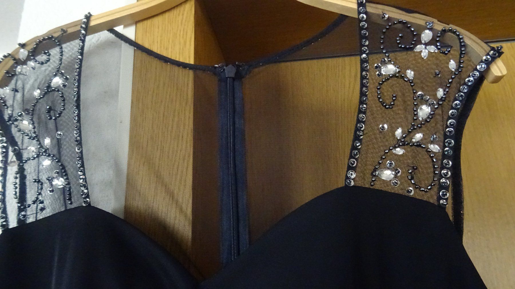 Vestiti: SCHWAZE ABENDKLEID  GR. 36  SEHR ELEGANT. – Nuovo (secondo la descrizione) da Burgdorf venduto da may52 4