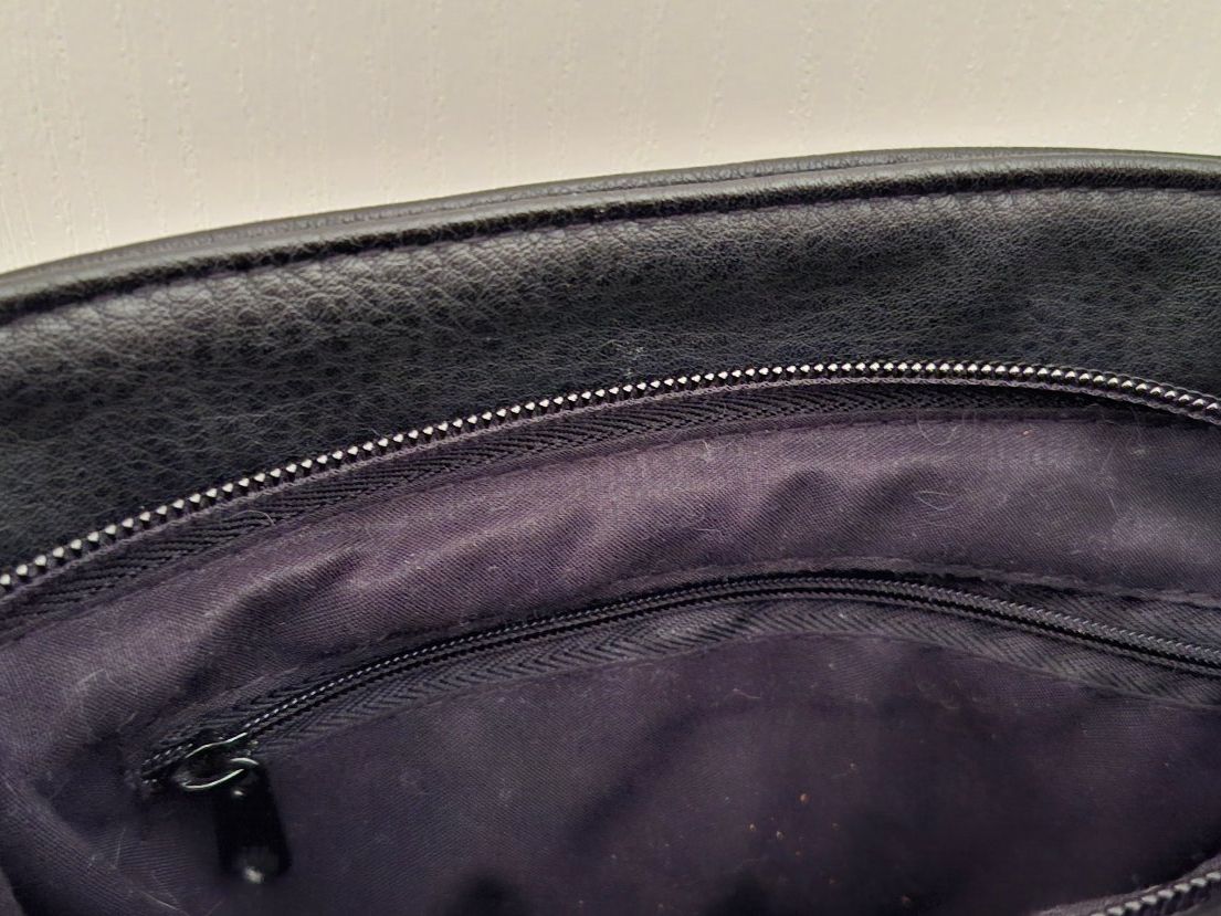 Borse da donna: Schicke schwarze Umhängetasche – Usato da Eiken venduto da waylady03 4