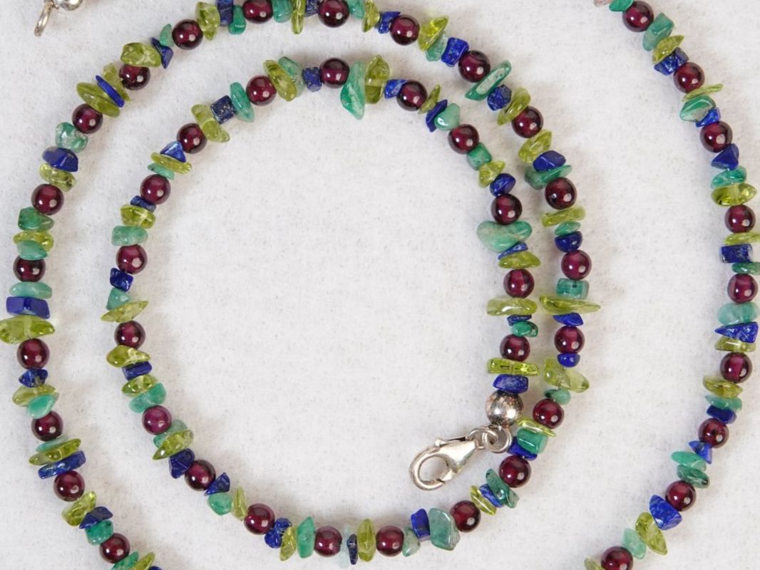 Catenine: Halskette mit Halbedelsteinen – Usato da Wil SG venduto da froschbiss