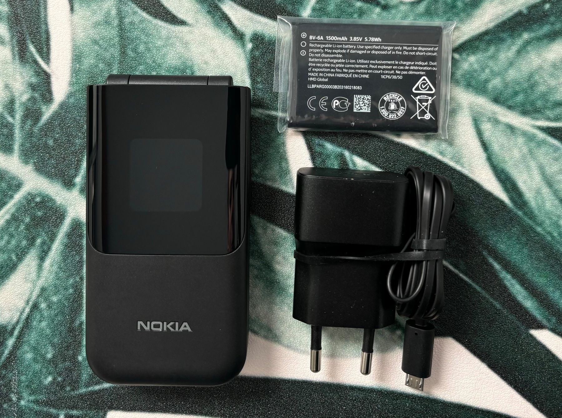 Nokia Handys / Smartphones: Nokia 2720 Flip 4G Dual SIM – Neu (gemäss Beschreibung) aus Windisch von