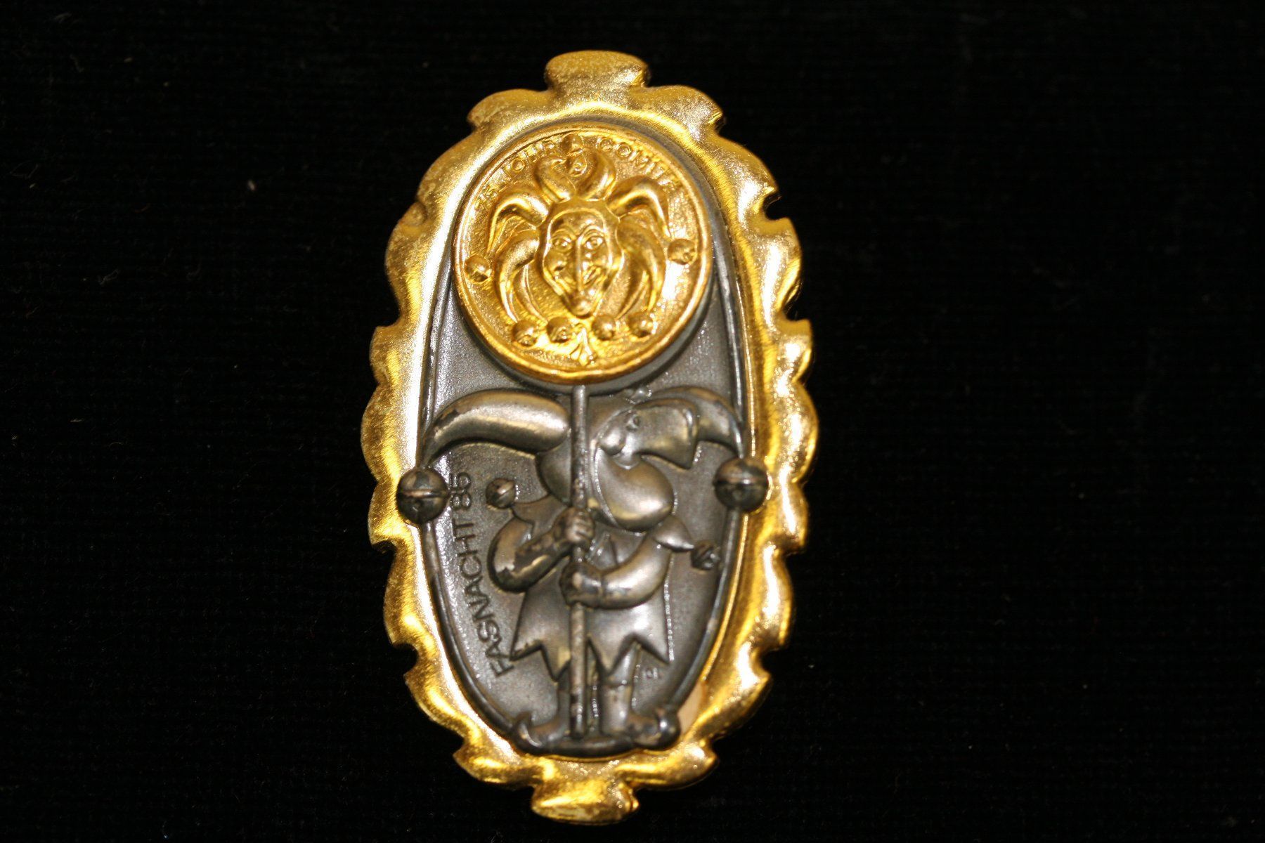 Basler Placchette & Badge: Baslerfasnacht 1985 Gold – Usato da Allschwil venduto da Schluurbi605